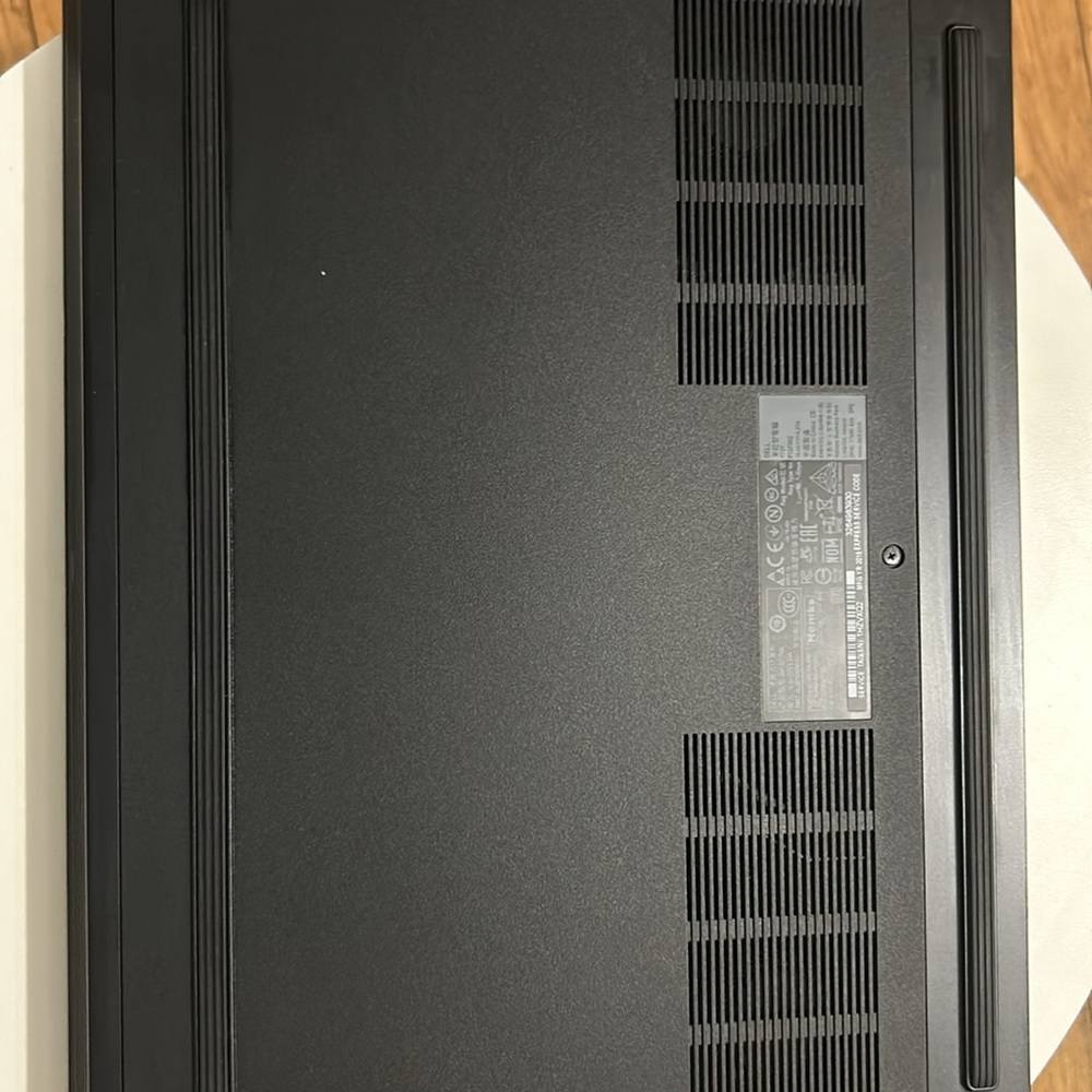 Dell gaming laptop in like new condition weighs just over 6 lbs - Picture 6 of 11